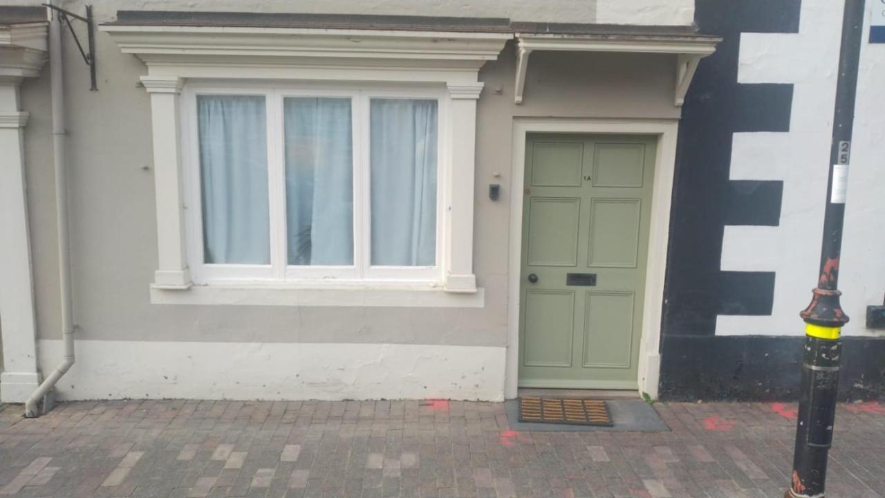 דירות Self Contained Flat In Llanfyllin Powys מראה חיצוני תמונה